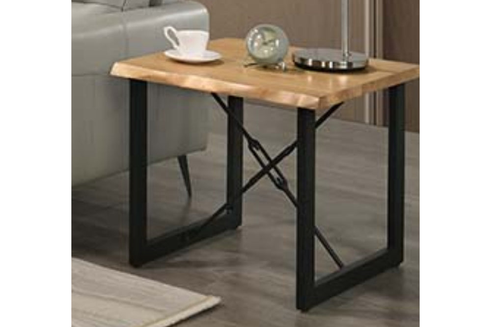 Mesa de madera con patas de metal negro sobre fondo blanco.