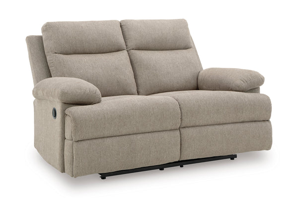 Sofá reclinable beige sobre fondo blanco