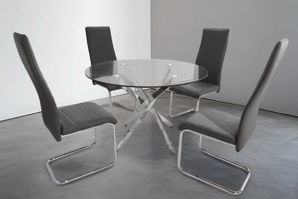 Mesa de comedor moderna de vidrio con cuatro sillas gris en un entorno minimalista.