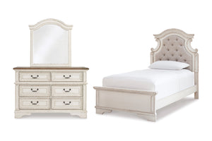 Realyn Bed/Dresser/Mirror Set