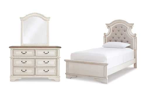Realyn Bed/Dresser/Mirror Set