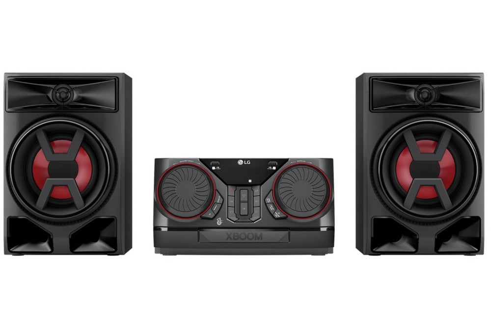 Sistema estéreo LG XBOOM con dos altavoces y un canal central sobre fondo blanco