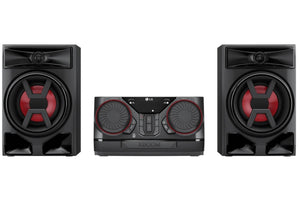 Sistema estéreo LG XBOOM con dos altavoces y un canal central sobre fondo blanco