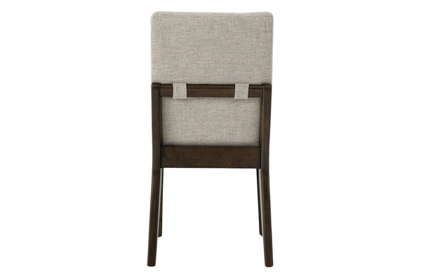Silla con respaldo acolchado marrón y estructura de madera sobre fondo blanco.