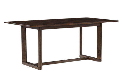 Mesa de comedor de madera de color marrón oscuro sobre un fondo blanco.