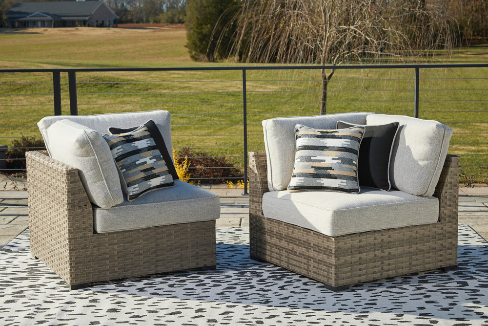Ashley Calworth Corner With Cushion (2/Cn)