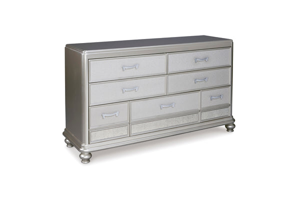 Coralayne Queen Bed/Dresser/Mirror Set