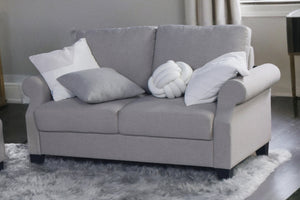 Della Loveseat