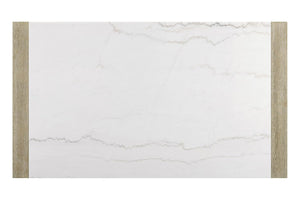Azulejo con estampado de mármol blanco con borde beige sobre fondo blanco