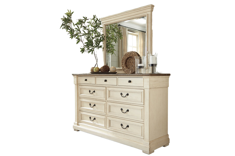 Bolanburg Dresser/Mirror Set