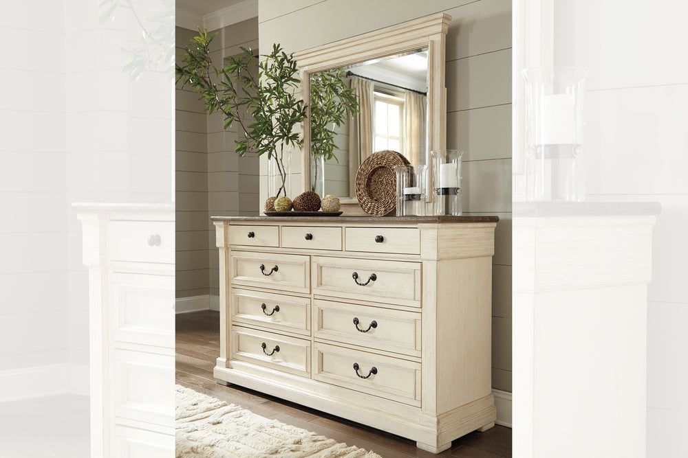 Bolanburg Dresser/Mirror Set