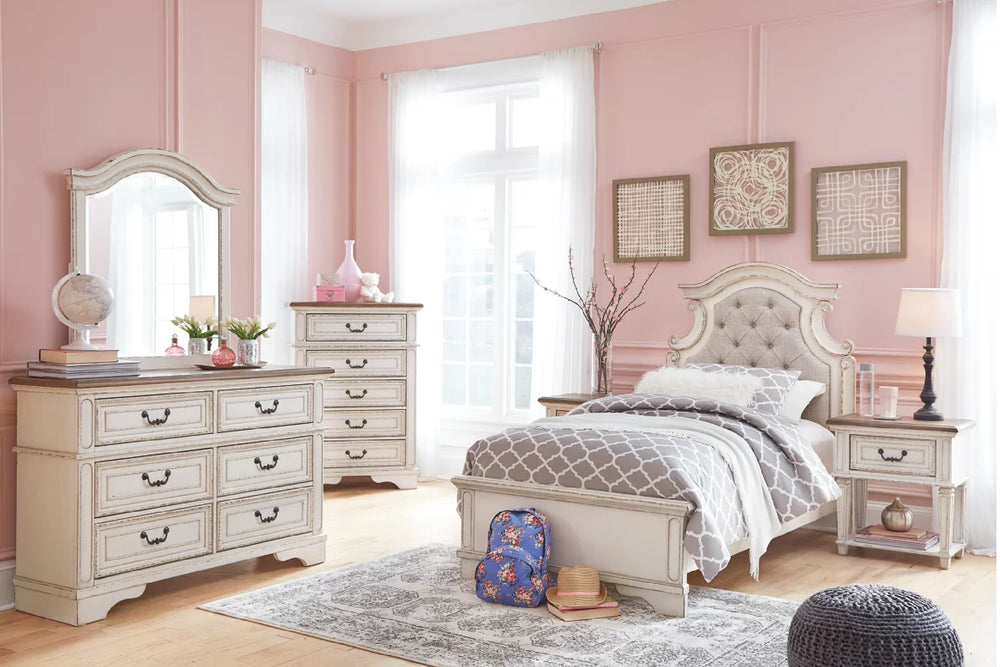 Realyn Bed/Dresser/Mirror Set