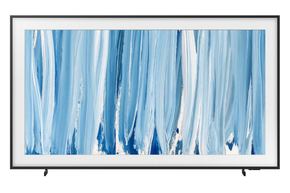Un televisor o monitor de pantalla plana grande con un marco negro delgado y un bisel blanco, que muestra un patrón abstracto pintado en azul y blanco. La pantalla se muestra sobre un fondo blanco liso.