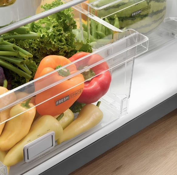 19.3' Nevera con Congelador Superior con Refrigeración de Cobertura Total