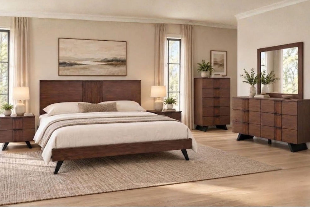 Juego de cuarto estilo "mid-century modern" con cama de madera marrón oscura, mesas de noche a juego, peinadora con espejo y alfombra beige texturizada sobre piso de madera clara.