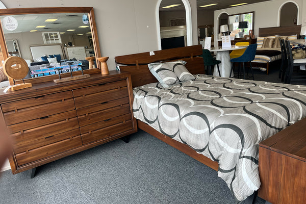 Carpentry Cama Full & Gavetero con Espejo