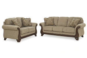 Conjunto de loveseat y sofás marrones con cojines decorativos sobre fondo blanco.