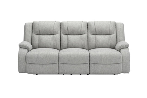 Sofá reclinable eléctrico de tres plazas tapizado en una tela texturizada de color gris claro, mostrado desde una perspectiva frontal sobre un fondo blanco liso.