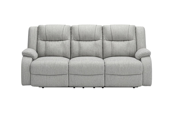 Sofá reclinable eléctrico de tres plazas tapizado en una tela texturizada de color gris claro, mostrado desde una perspectiva frontal sobre un fondo blanco liso.