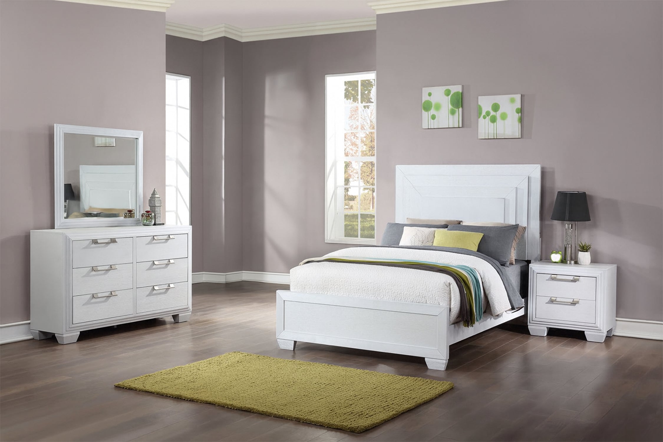 Dormitorio moderno con muebles blancos, que incluye una cama, un gavetero con espejo y una mesita de noche, en una habitación con paredes grises y una alfombra verde.