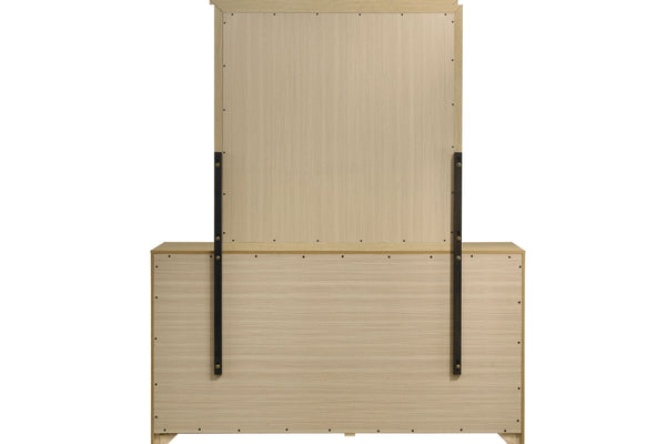 Parte trasera de un gavetero de madera de roble claro con un espejo rectangular a juego con marco de madera, sobre un fondo blanco neutro.