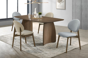 Juego de mesa de comedor con 2 sillas beige y 2 sillas azules en una habitación moderna.