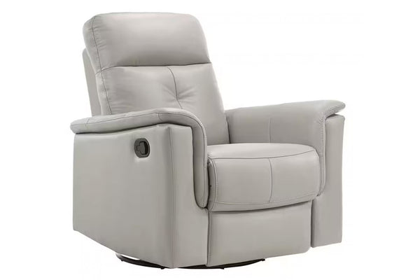 Butaca reclinable de color gris claro con sobre un fondo blanco. 