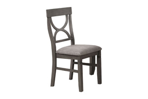 Silla gris con asiento acolchado sobre fondo blanco.