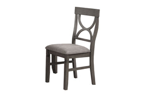 Silla de madera gris con asiento acolchado sobre fondo blanco.