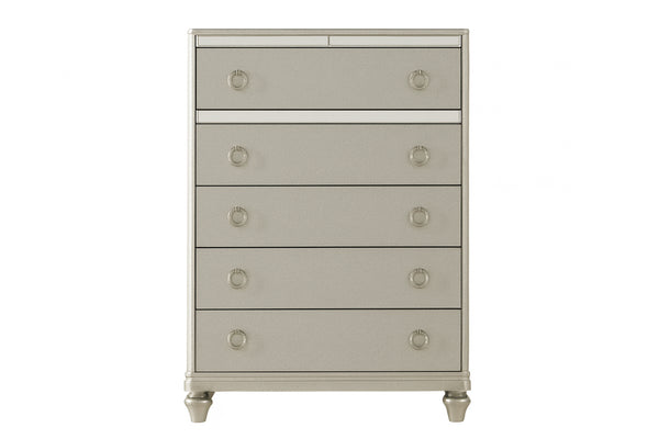 Chest gris con múltiples gavetas sobre fondo blanco.