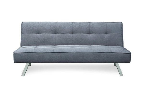 Vista frontal de sofá cama de color gris claro con patas metálicas en un fondo blanco. 