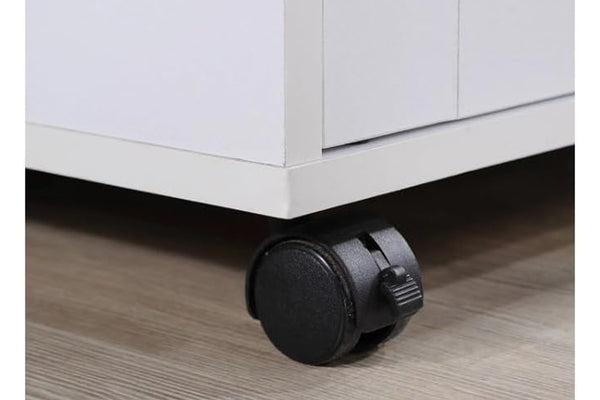 Rueda giratoria negra sobre un mueble con base blanca.