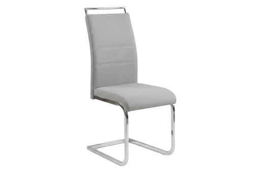 Silla gris con estructura metálica sobre fondo blanco.