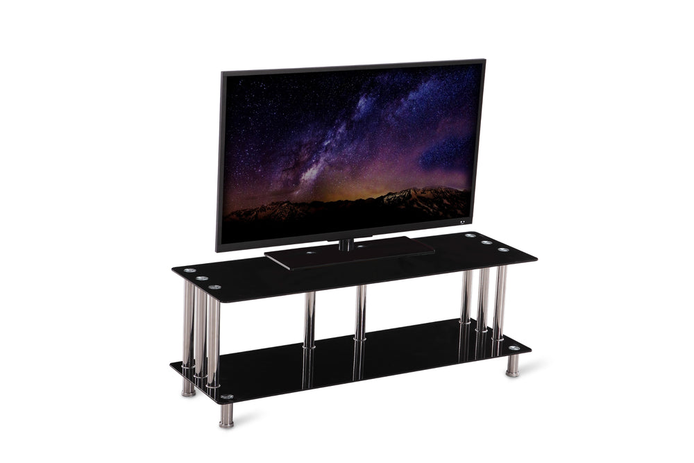 Soporte de televisor con base metálica y tope de vidrio negro sobre un fondo blanco. 