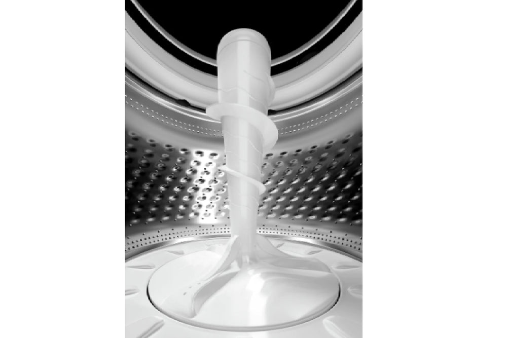 Lavadora de carga superior de color blanco sobre fondo blanco.