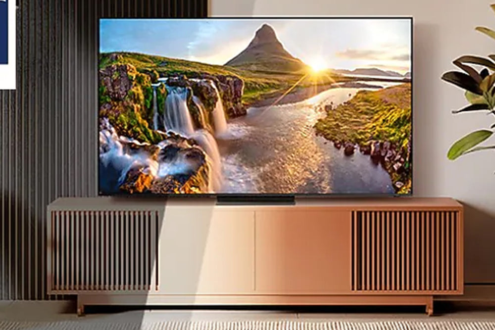 Televisor Samsung Neo QLED que muestra un patrón abstracto verde con texto 'Samsung' y 'Neo QLED'.