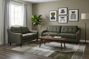 Sala de estar con loveset y sofá gris, mesa de centro y elementos decorativos.
