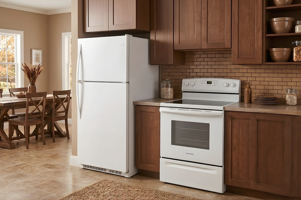 Conjunto de refrigerador y estufa de color blanco sobre un fondo blanco