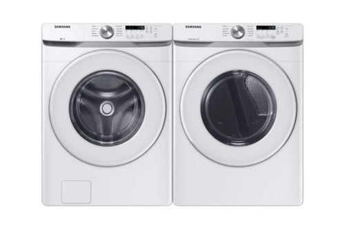 Conjunto de lavadora y secadora de carga frontal Samsung en color blanco, mostradas una al lado de la otra sobre un fondo blanco liso.