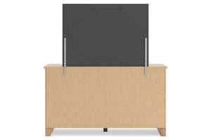 Gavetero de madera con espejo despalda sobre fondo blanco