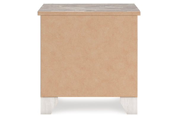 Mesa de noche despalda sobre fondo blanco