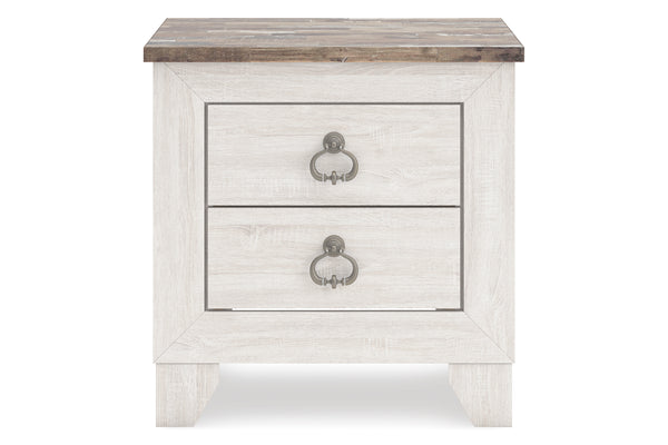 Mesita de noche blanca con dos gavetas y tapa de madera sobre fondo blanco.