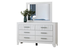 Gavetero blanco con espejo sobre fondo blanco