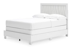 Estructura de cama blanca con mattress y almohadas sobre fondo blanco