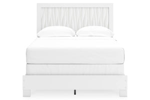 Cama blanca con cabecero sobre fondo blanco