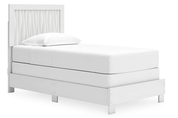 Estructura de cama blanca con mattress y almohada sobre fondo blanco.