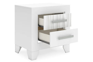 Mesita de noche blanca con dos gavetas abiertas sobre fondo blanco