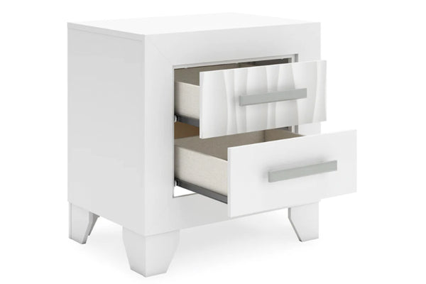 Mesita de noche blanca con dos gavetas abiertas sobre fondo blanco