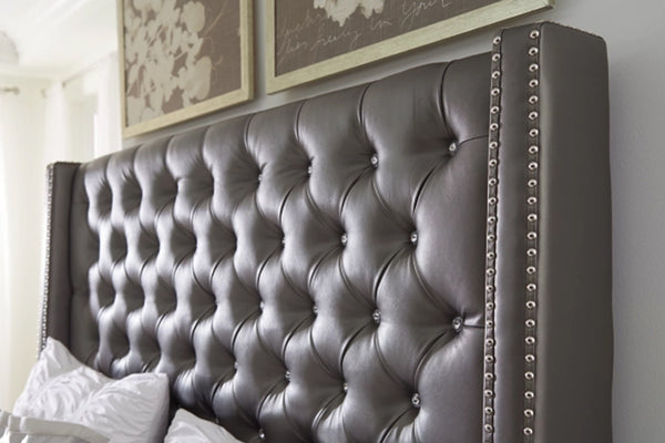 Coralayne Queen Bed, Chest, & Nightstand