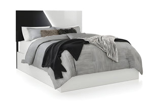 Una cama blanco y negro sobre un fondo blanco.